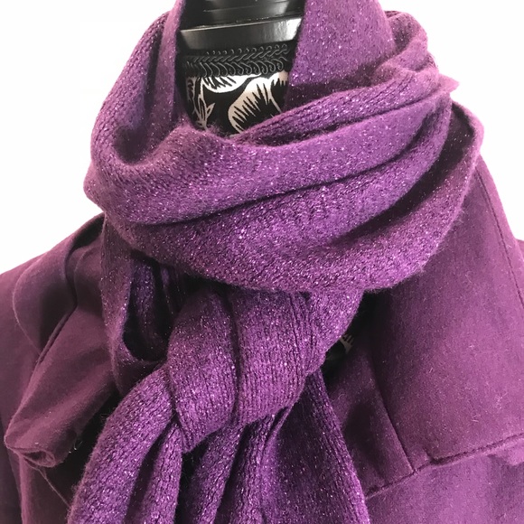 Gorgeous purple scarf 🧣 - Picture 1 of 3